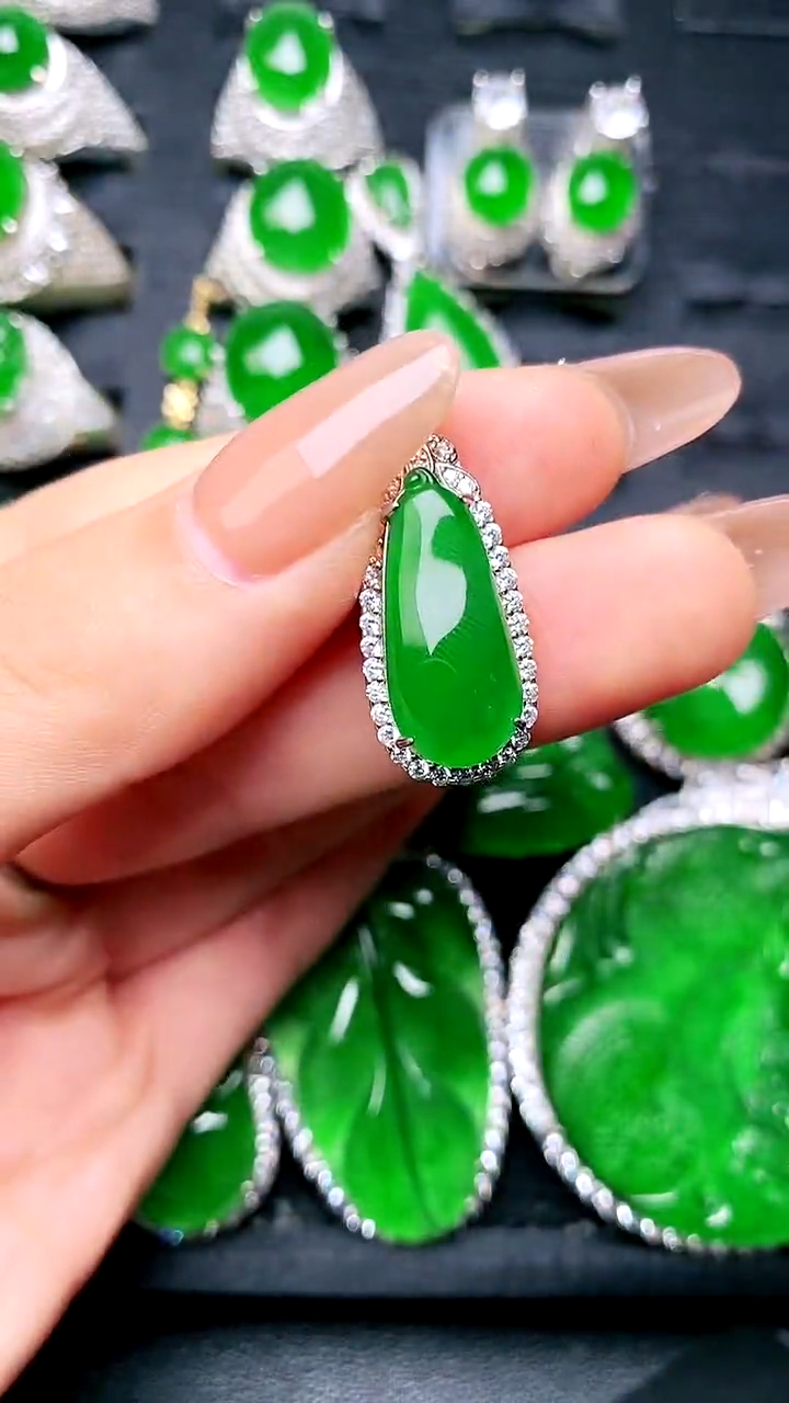 【闪购商品】翡翠吊坠(赠链)银S925镶嵌吊坠