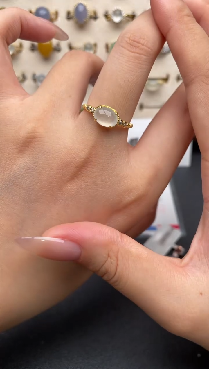 未镶嵌戒指翡翠一物一证一礼盒