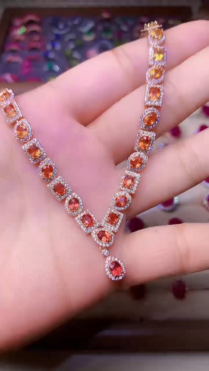 【闪购商品】彩色蓝宝石颈饰银S925镶嵌....