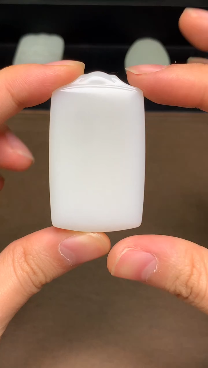 颈饰未镶嵌和田玉32  带双证如退货需一起退回