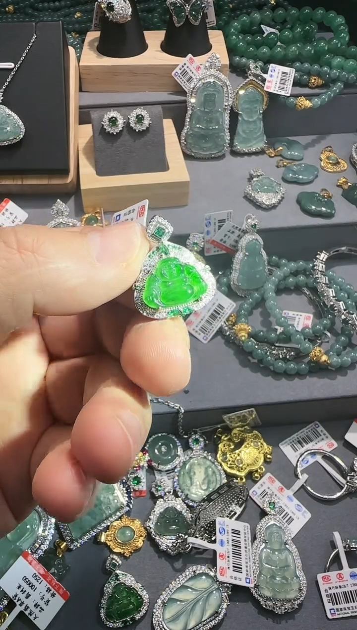 【闪购商品】翡翠吊坠(赠链)未镶嵌翡翠A货源头工厂带证书发