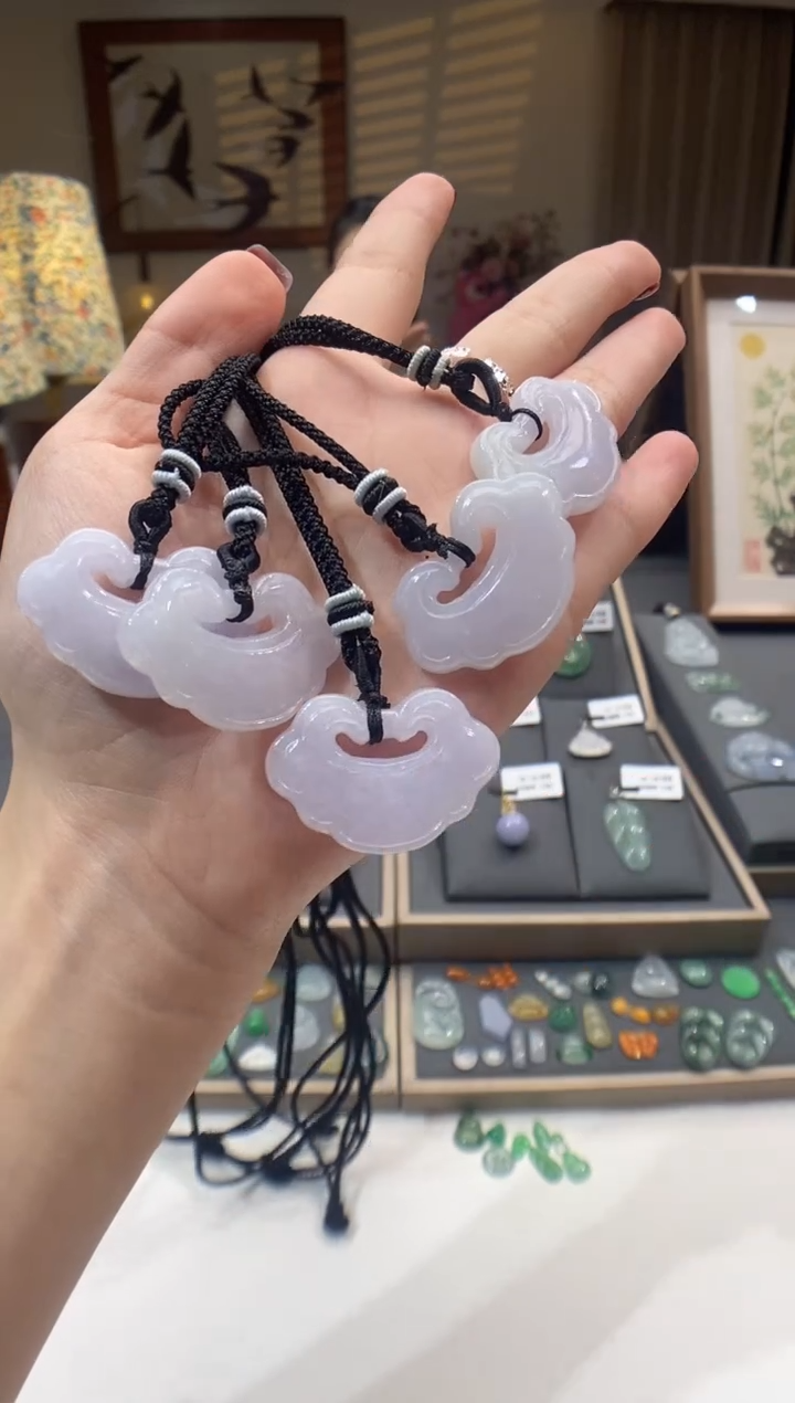 【闪购商品】翡翠颈饰未镶嵌如意锁多样性发（1件）