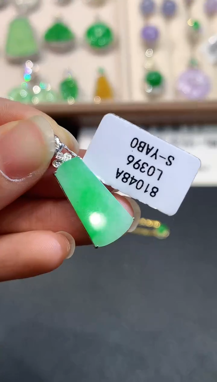 【闪购商品】翡翠吊坠(不含链)18K金镶嵌L0396