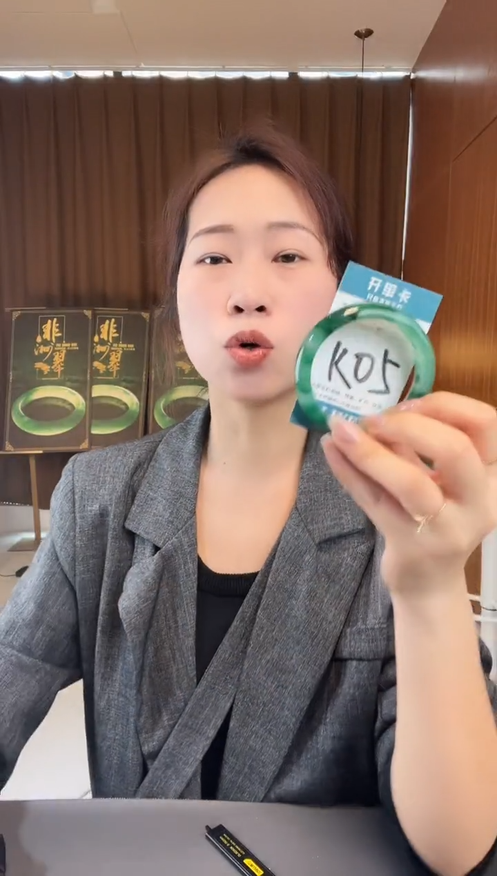 【闪购商品】石英质玉手镯未镶嵌非洲翠