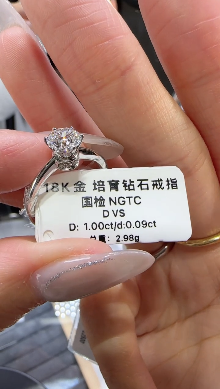 【闪购商品】实验室培育钻石18K金镶嵌1克拉皇冠六爪15号