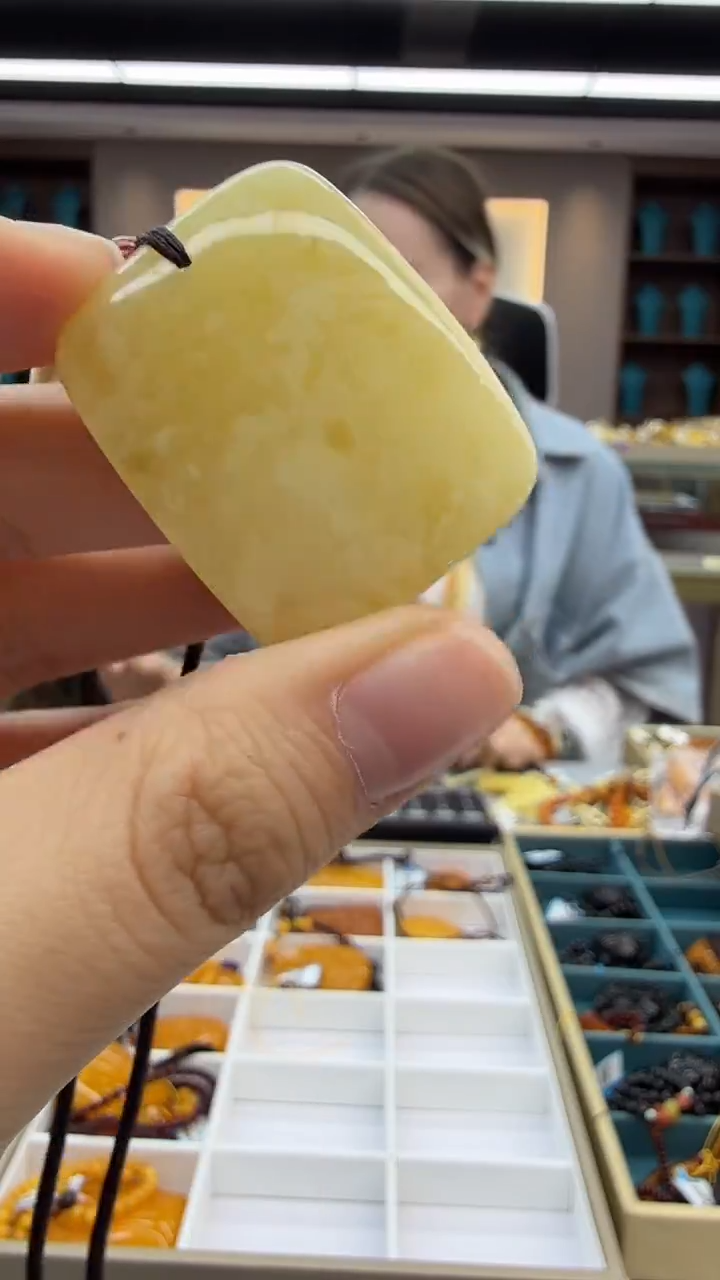 琥珀颈饰未镶嵌220秒拍号 假一罚三 