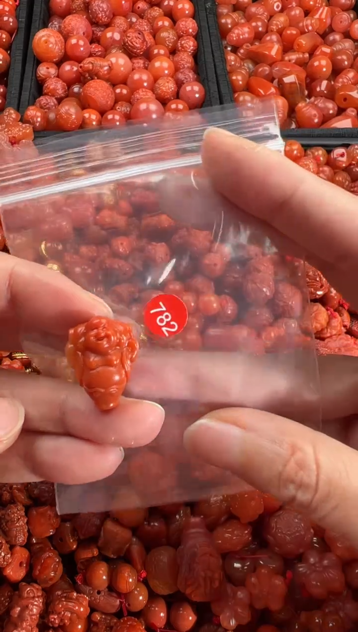 【闪购商品】南红玛瑙颈饰未镶嵌1