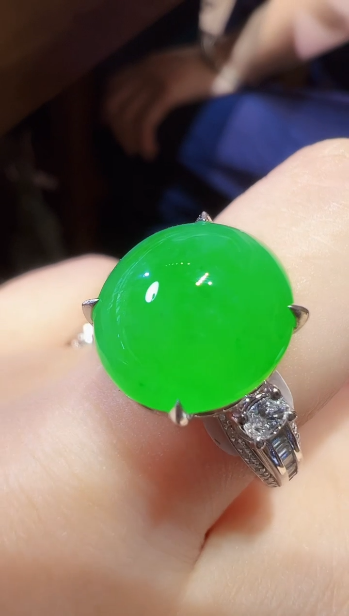 18K金镶嵌戒指翡翠@*茜蛋面16800定金
