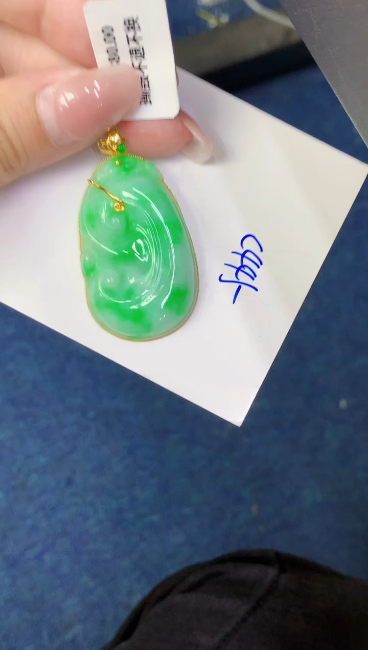 翡翠18K金镶嵌颈饰缅甸天然翡翠A货