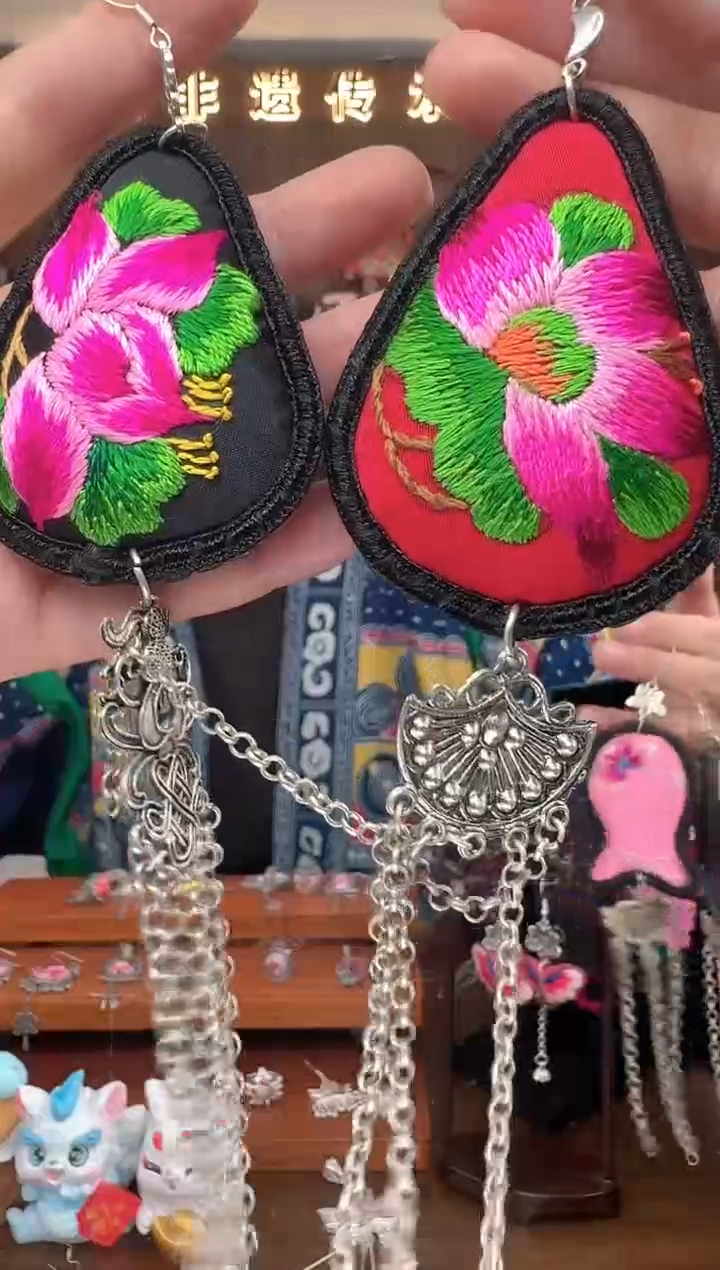 【闪购商品】织绣扶光苗绣传承125