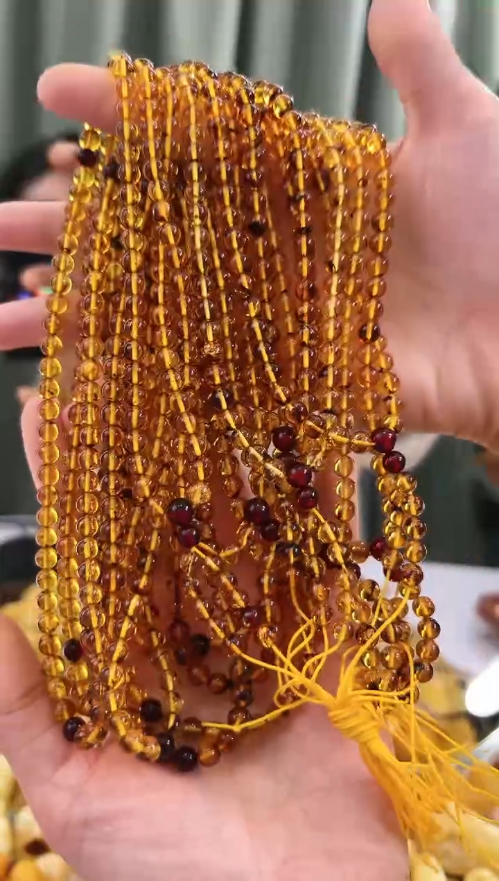 【闪购商品】蜜蜡手链未镶嵌蜜蜡项链多样性发其中一件