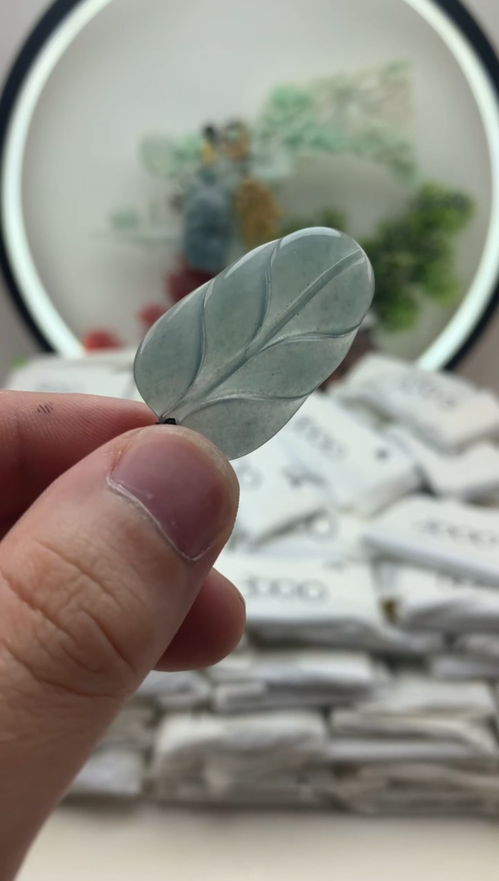 颈饰未镶嵌翡翠叶子