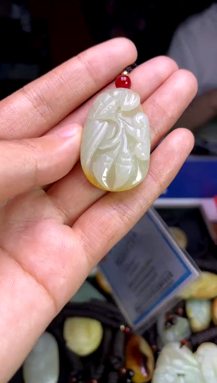 和田玉未镶嵌颈饰1