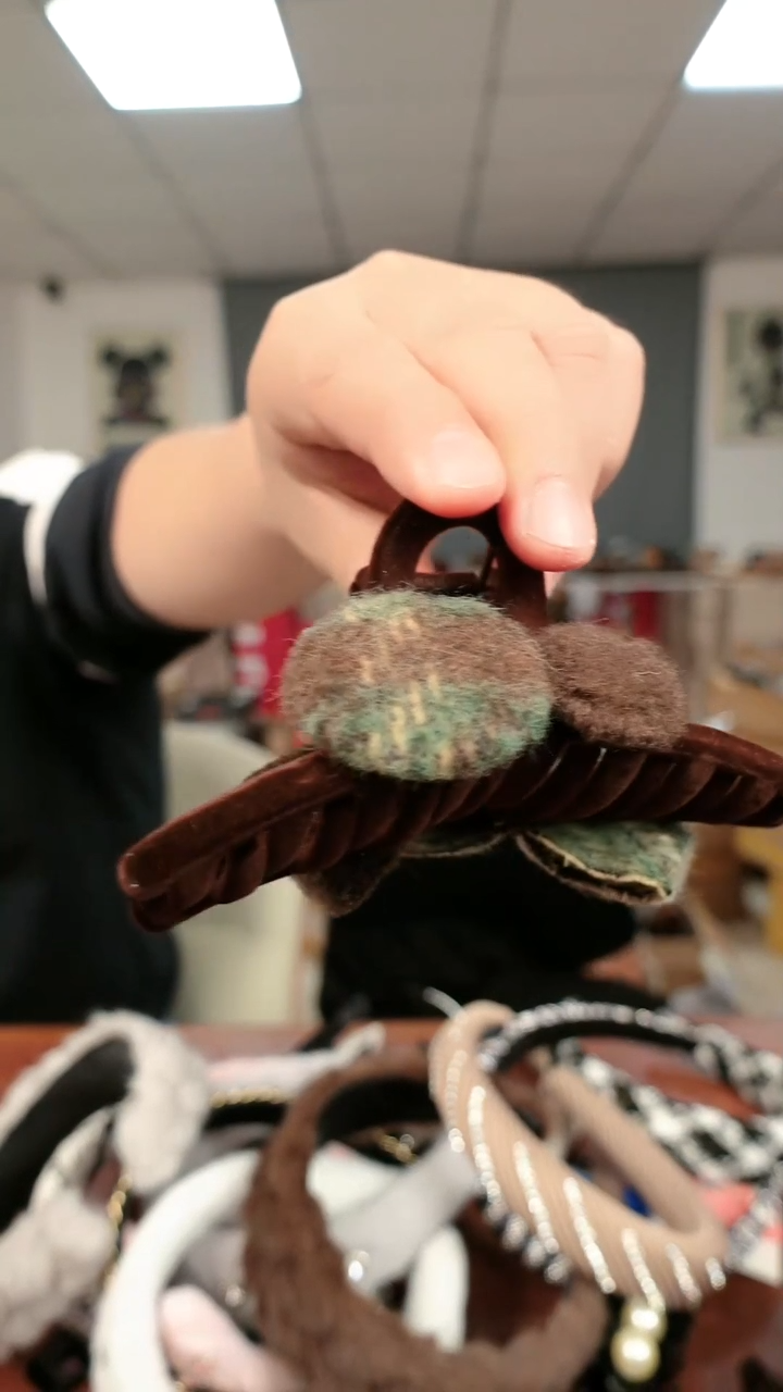 布艺非金属抓夹         