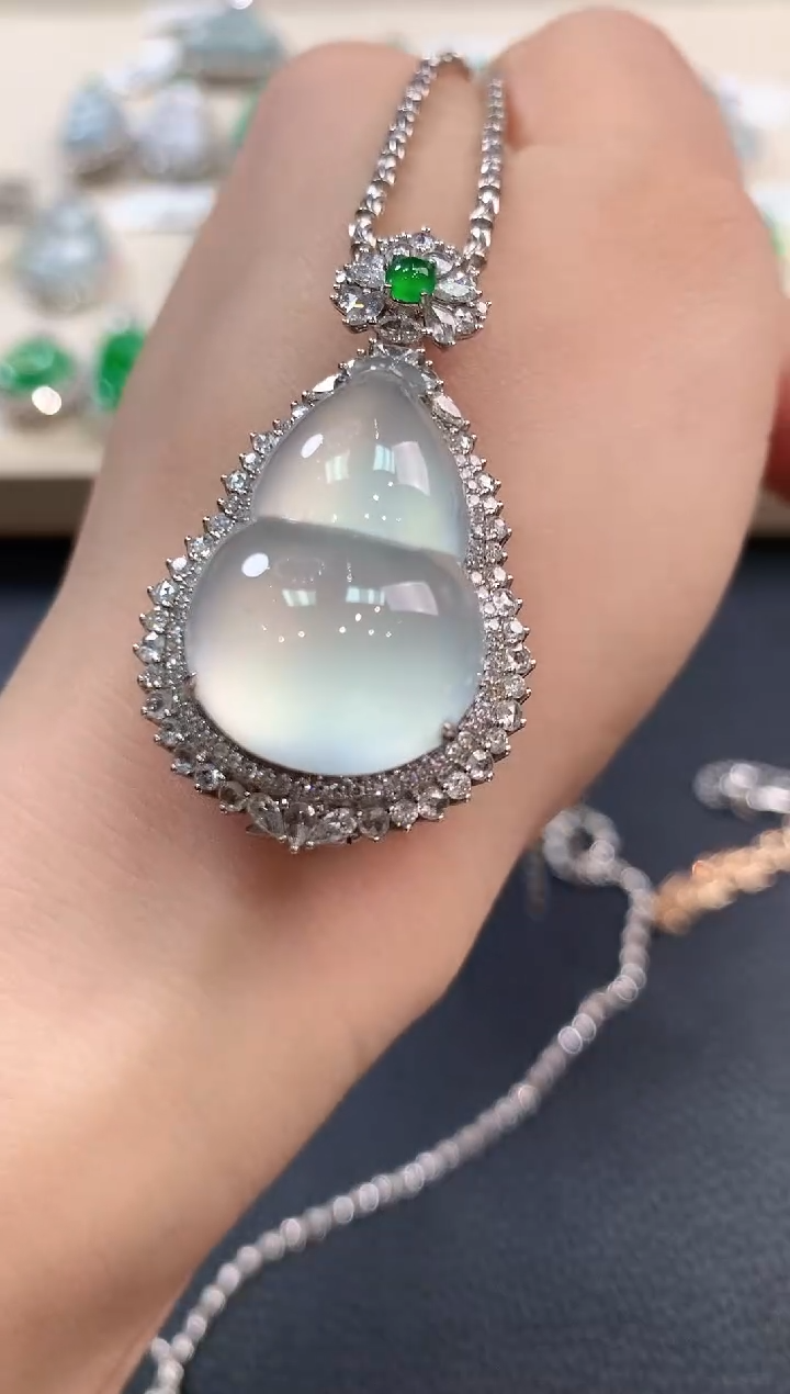 【闪购商品】翡翠吊坠(不含链)18K金镶嵌n86       