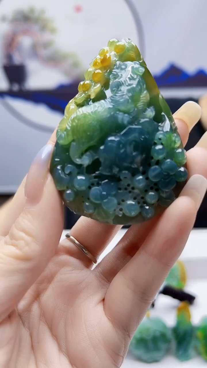 未镶嵌定制翡翠毛货挂件65