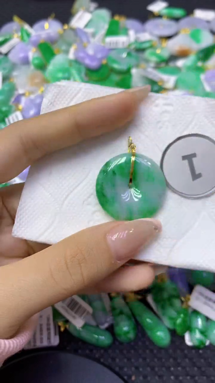 颈饰18K金镶嵌翡翠天然缅甸翡翠A货