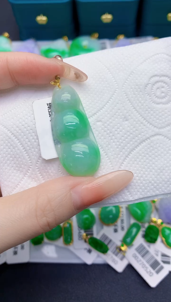 颈饰18K金镶嵌翡翠缅甸天然翡翠A货