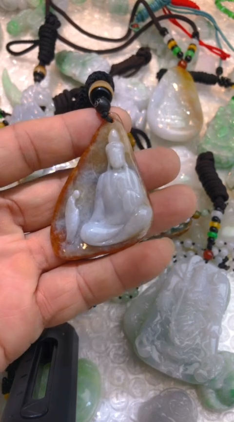 【闪购商品】翡翠吊坠(不含链)未镶嵌老料观音