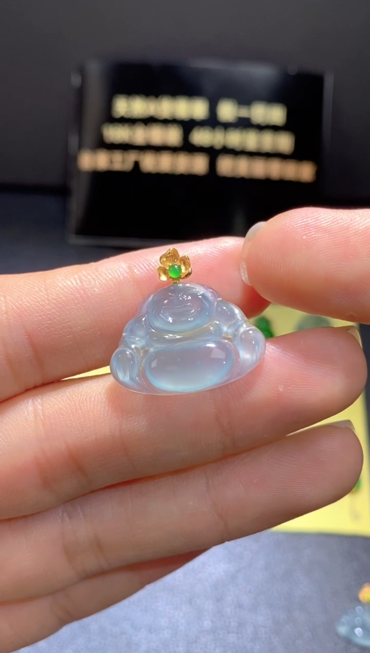 翡翠18K金镶嵌颈饰翡翠吊坠