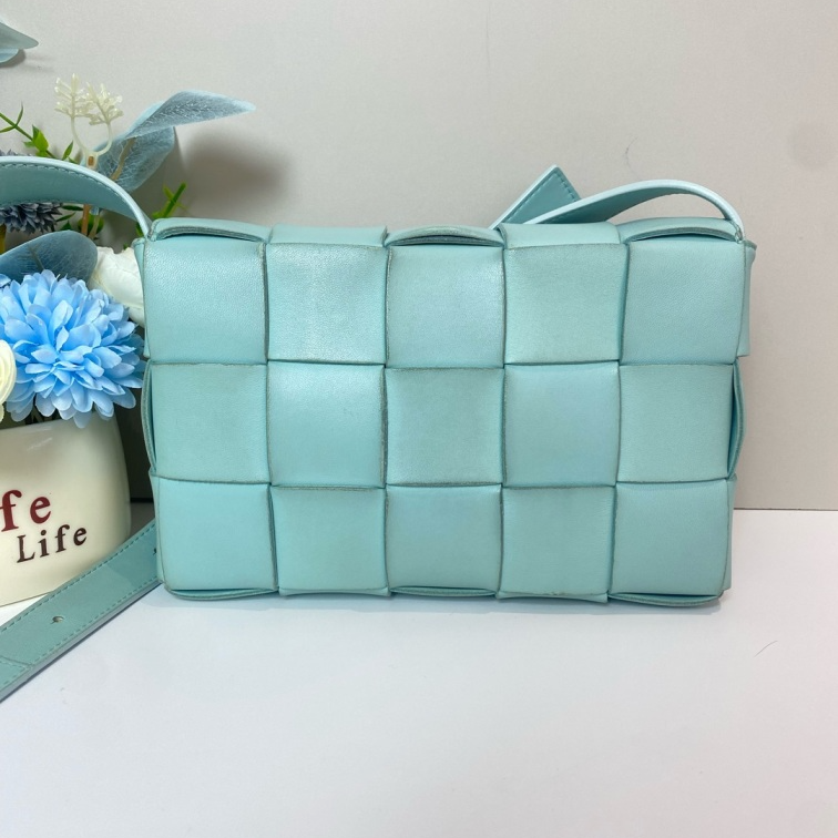 95新 BOTTEGA VENETA/葆蝶家 bv浅蓝色cassette豆腐包14314728