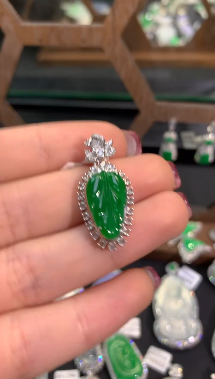 【闪购商品】翡翠吊坠(不含链)18K金镶嵌吊坠