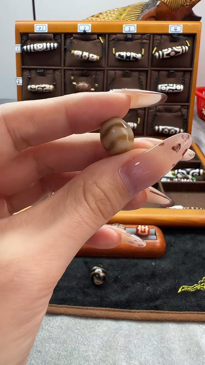 玛瑙/玉髓（覆膜）颈饰未镶嵌227.（微瑕）