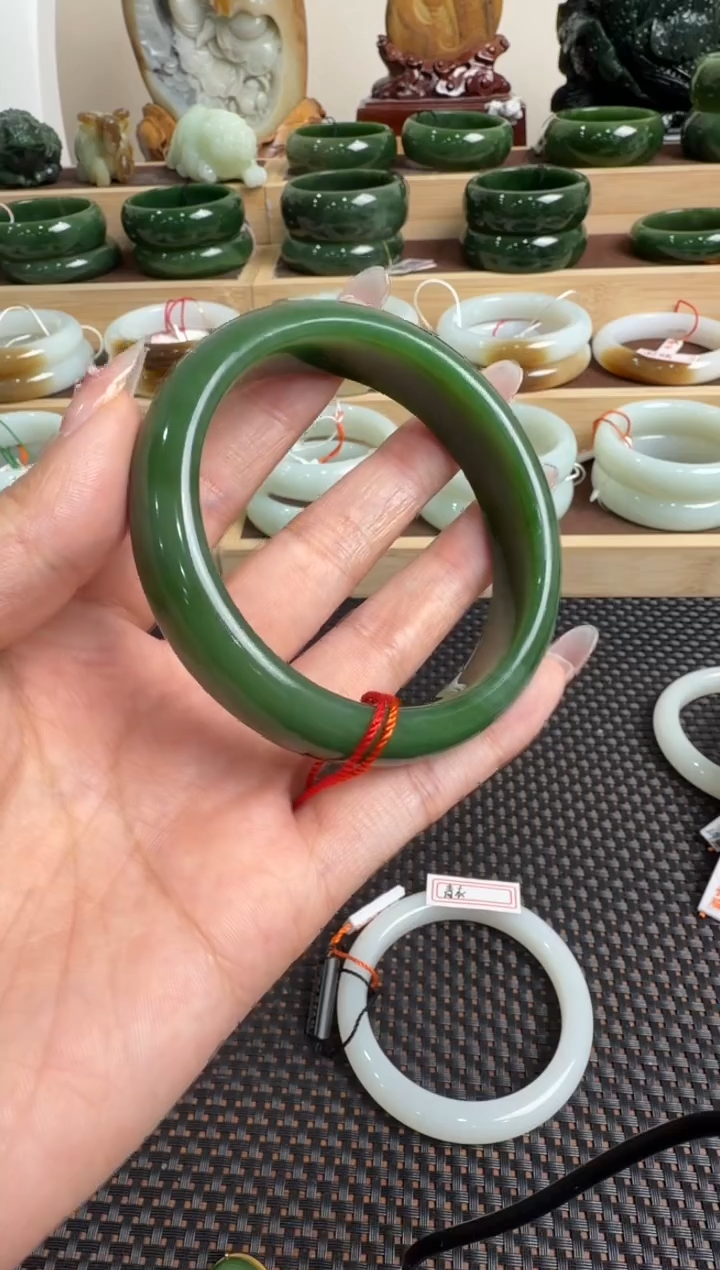 颈饰未镶嵌和田玉手镯62