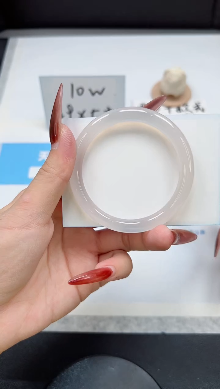 【闪购商品】石英质玉手镯未镶嵌287/圆条荔枝54.8