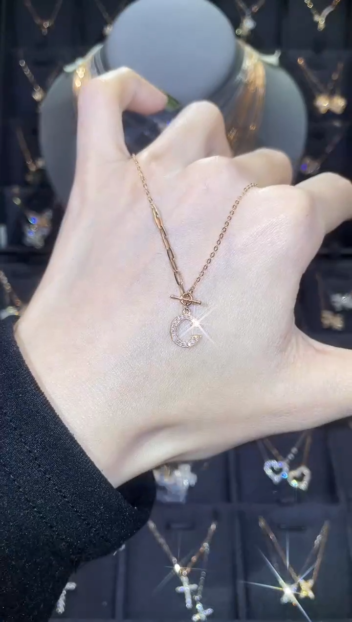 【闪购商品】钻石套链18K金镶嵌18K金玫 多人 字母C