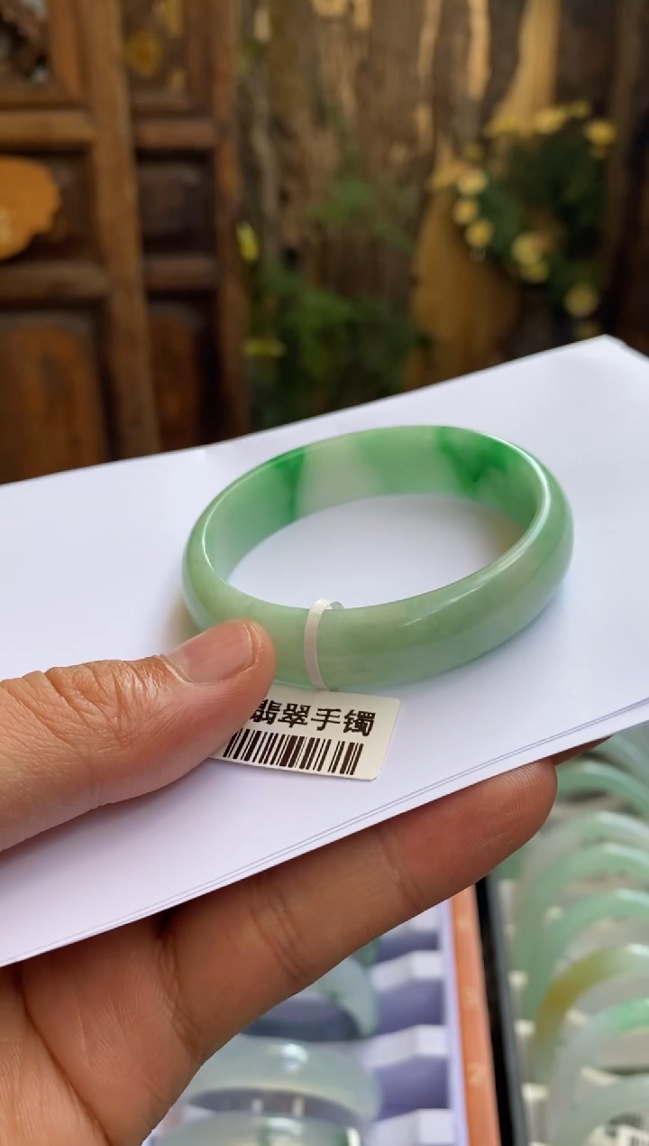 【闪购商品】翡翠手镯（贵妃镯）未镶嵌53贵妃