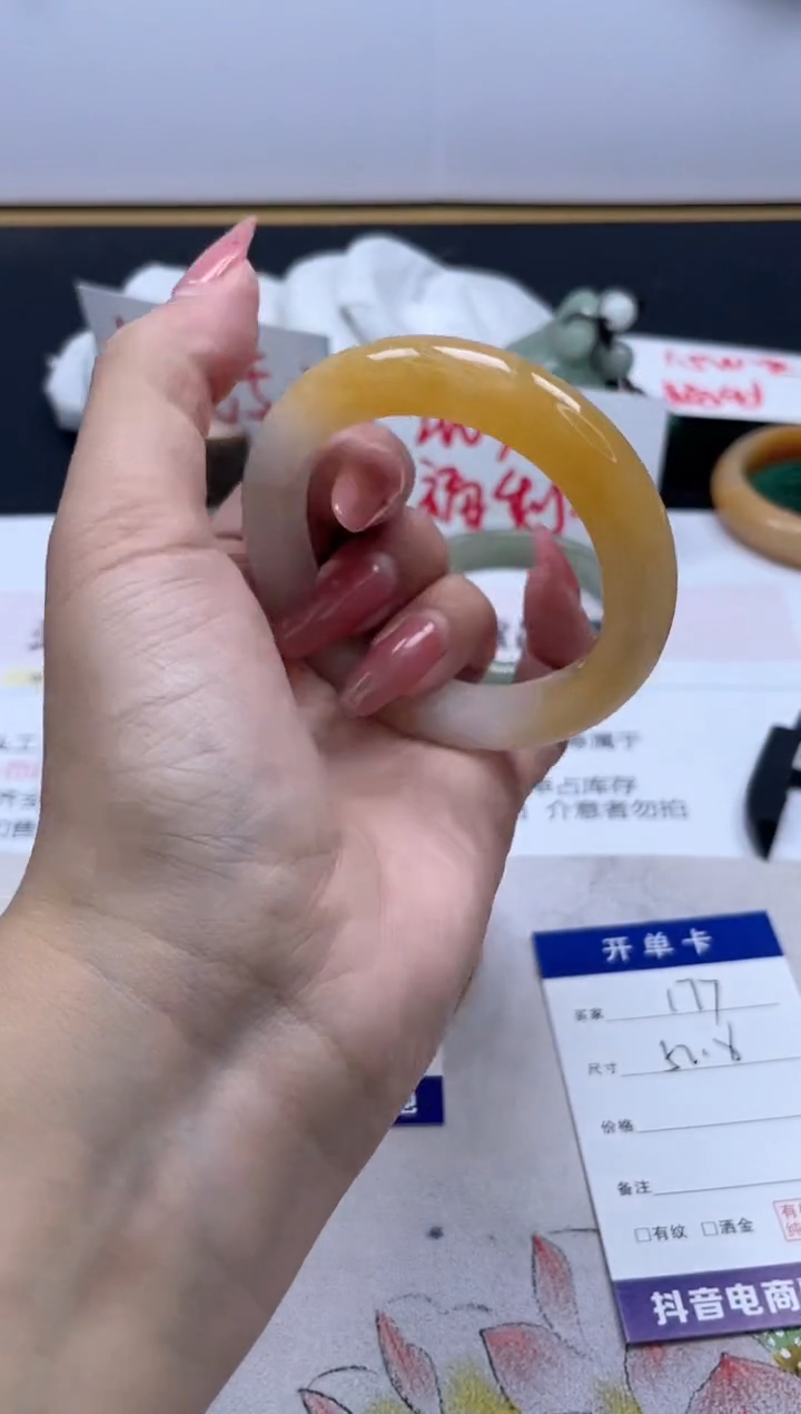 【闪购商品】石英质玉手镯未镶嵌177/52.8