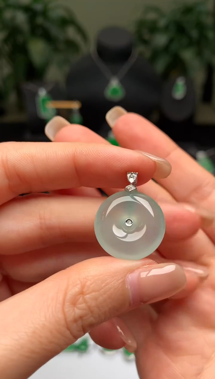 颈饰18K金镶嵌翡翠平安扣