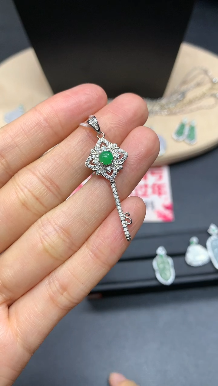 【闪购商品】翡翠吊坠(不含链)银S925镶嵌蛋面【多样性发其一】