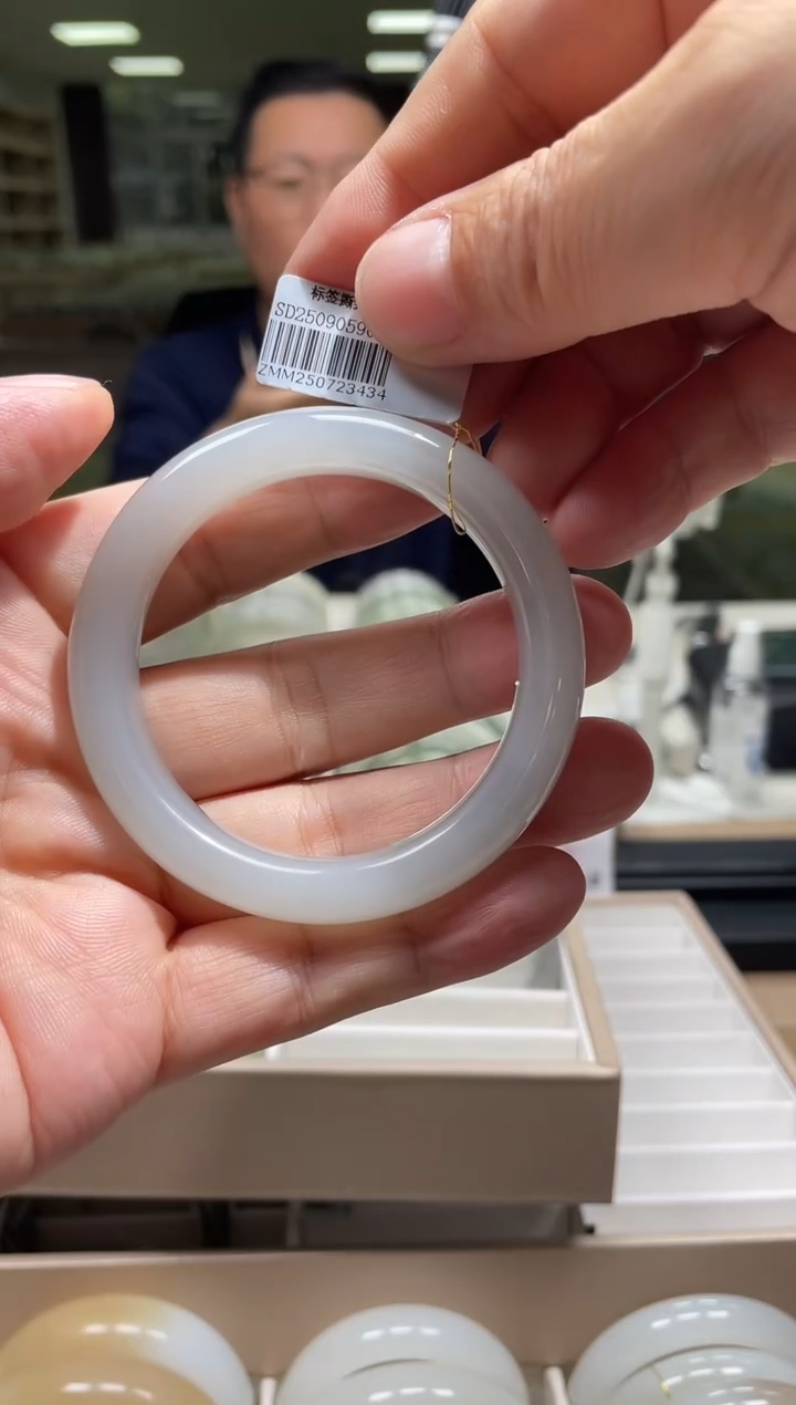 未镶嵌手镯和田玉53-54圈口 3434