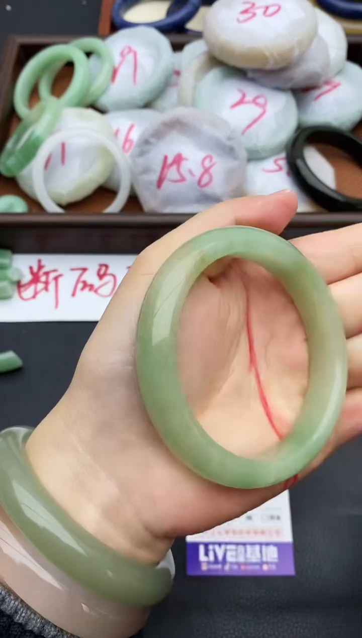 未镶嵌手镯石英质玉63+59/60