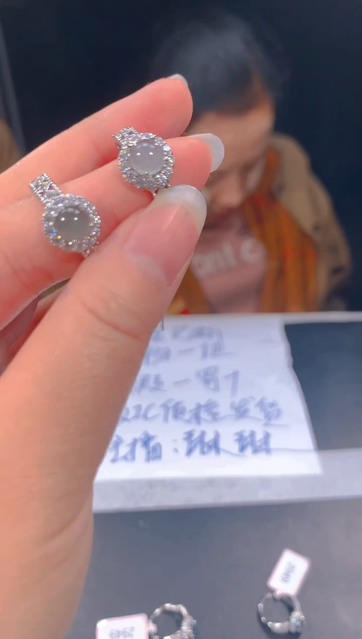 【闪购商品】定制翡翠未镶嵌4定制翡翠，多样性发货（发其一）