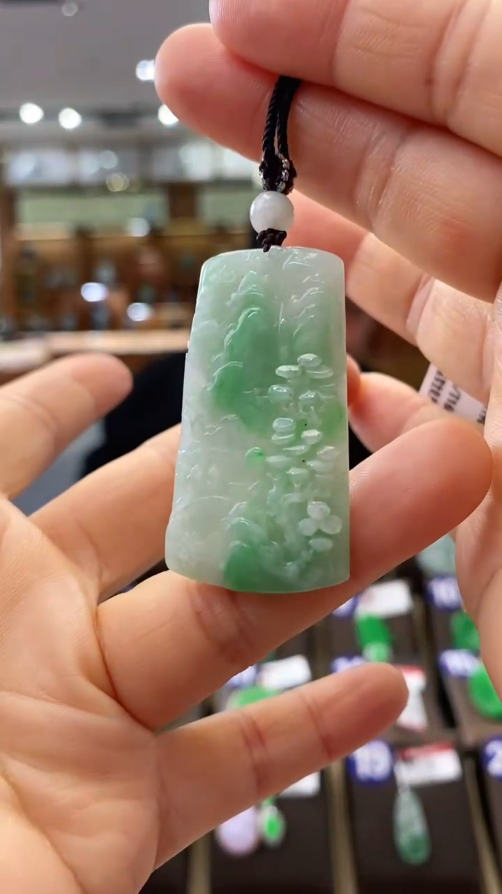 【闪购商品】翡翠颈饰未镶嵌山水牌