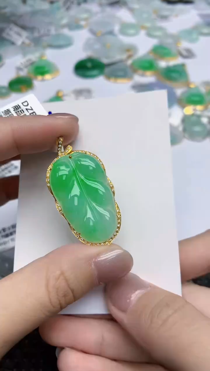 【闪购商品】翡翠颈饰18K金镶嵌天然翡翠A货