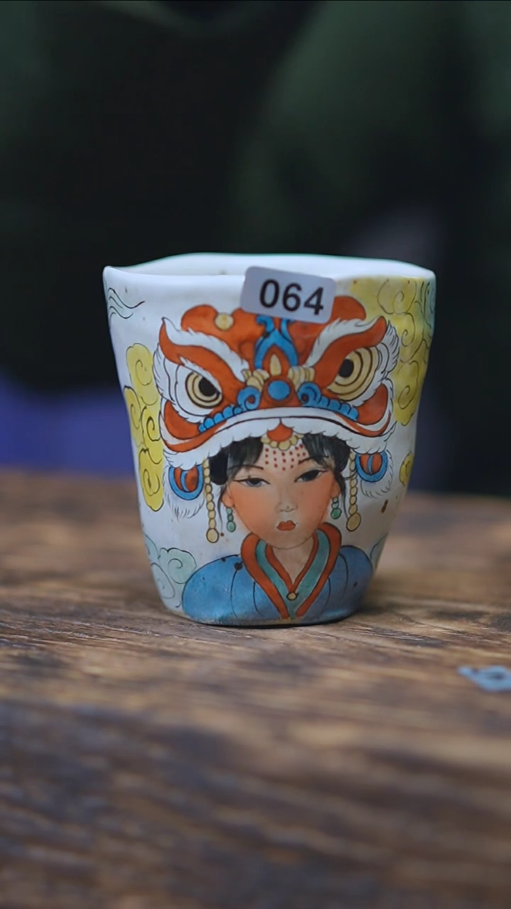 【闪购商品】064景德镇手绘醒狮少女杯