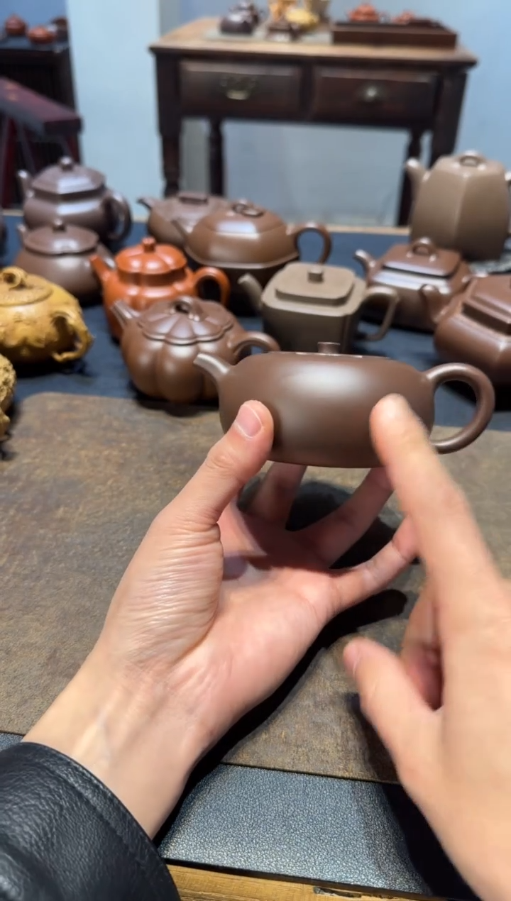 茶壶紫砂强****活事事如意螳螂