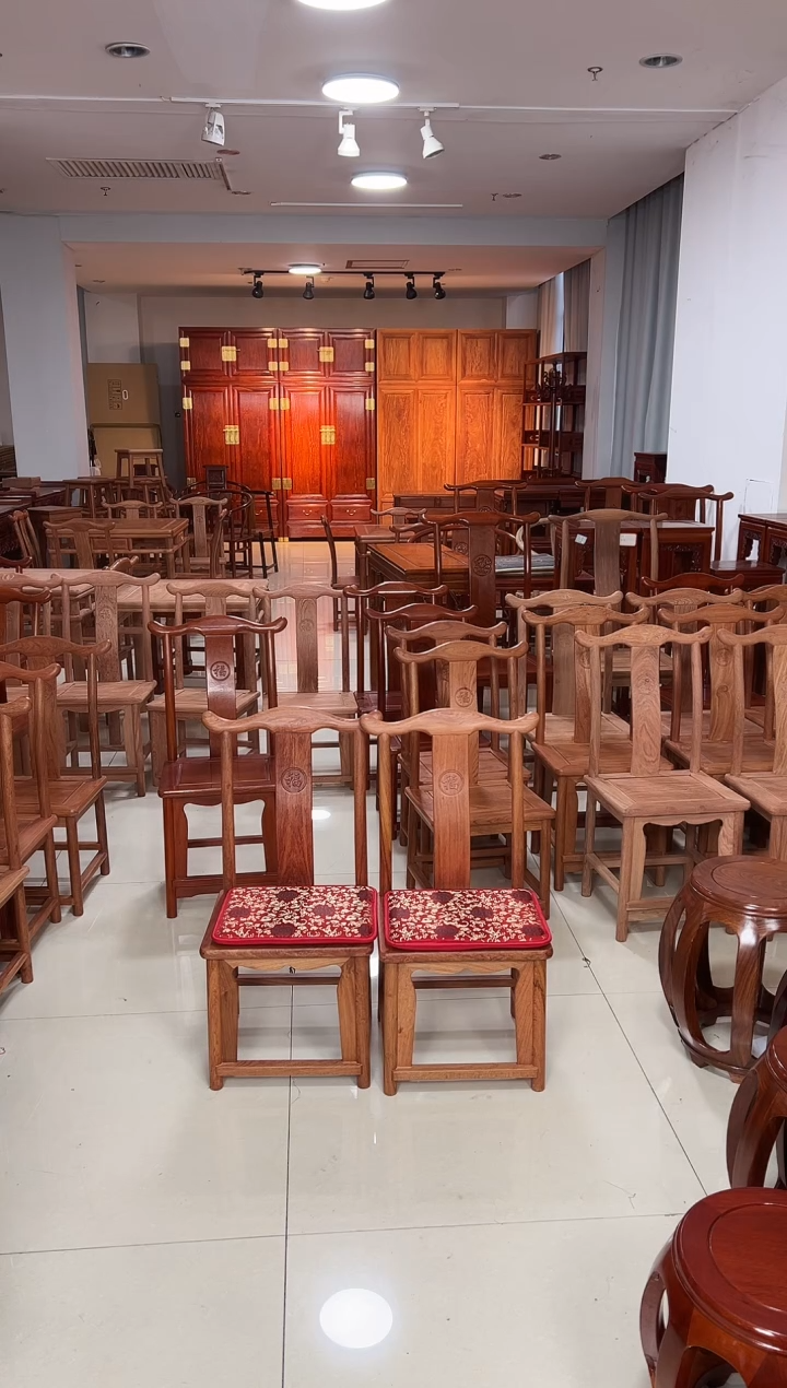 花梨木类端景台**一对打蜡小巴花小官帽椅34高