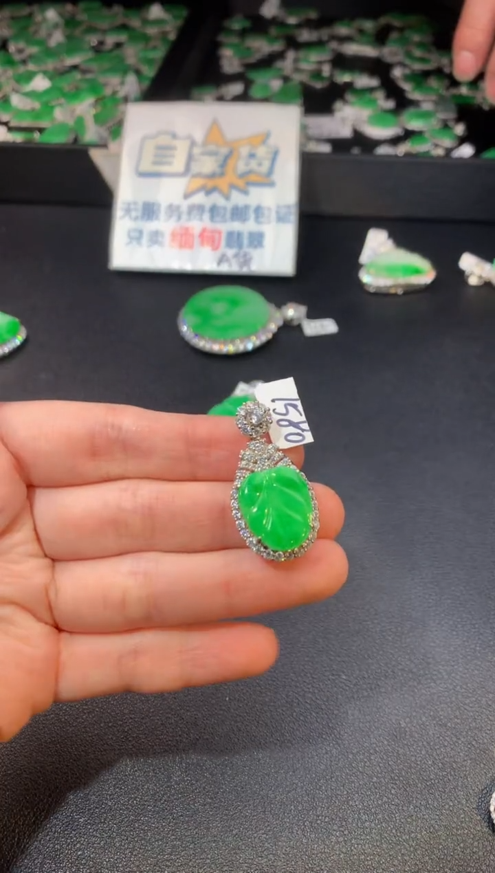 【闪购商品】翡翠颈饰银S925镶嵌翡翠