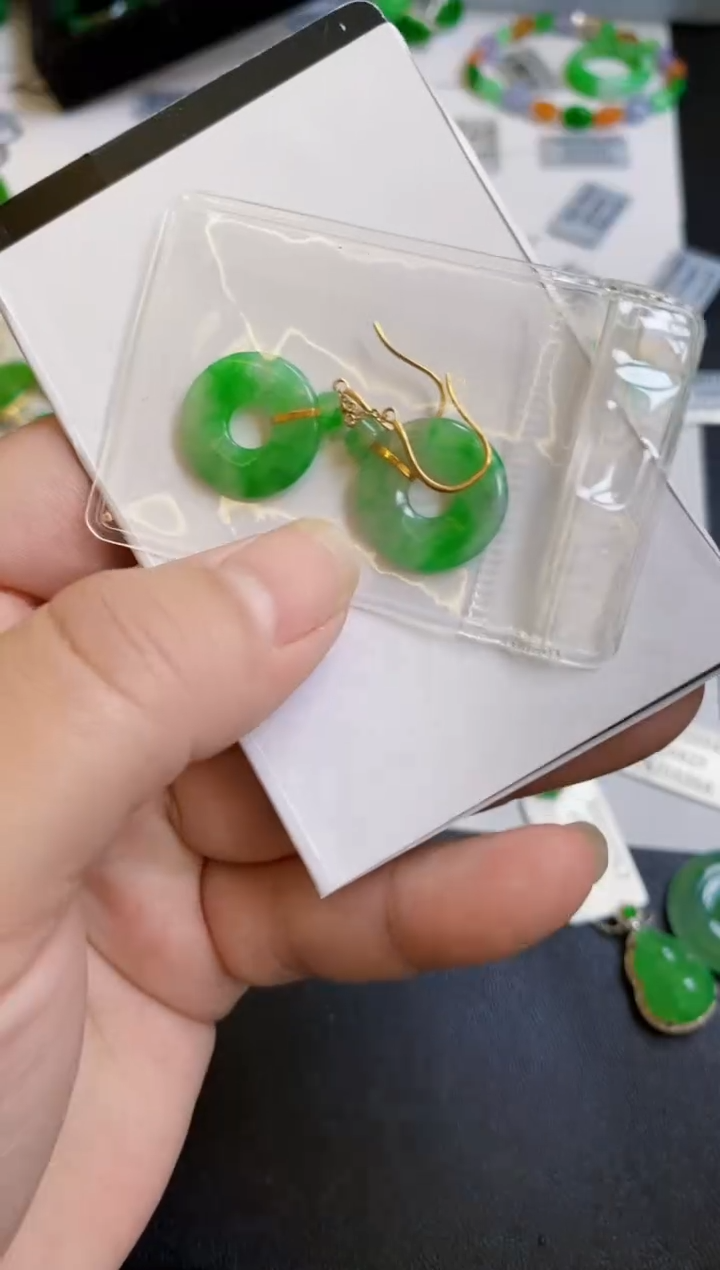 【闪购商品】翡翠颈饰18K金镶嵌耳饰