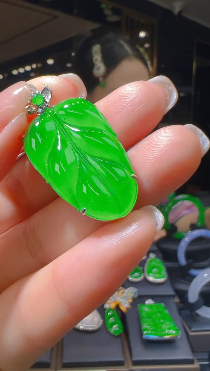 【闪购商品】翡翠18K金镶嵌吊坠(赠链)160