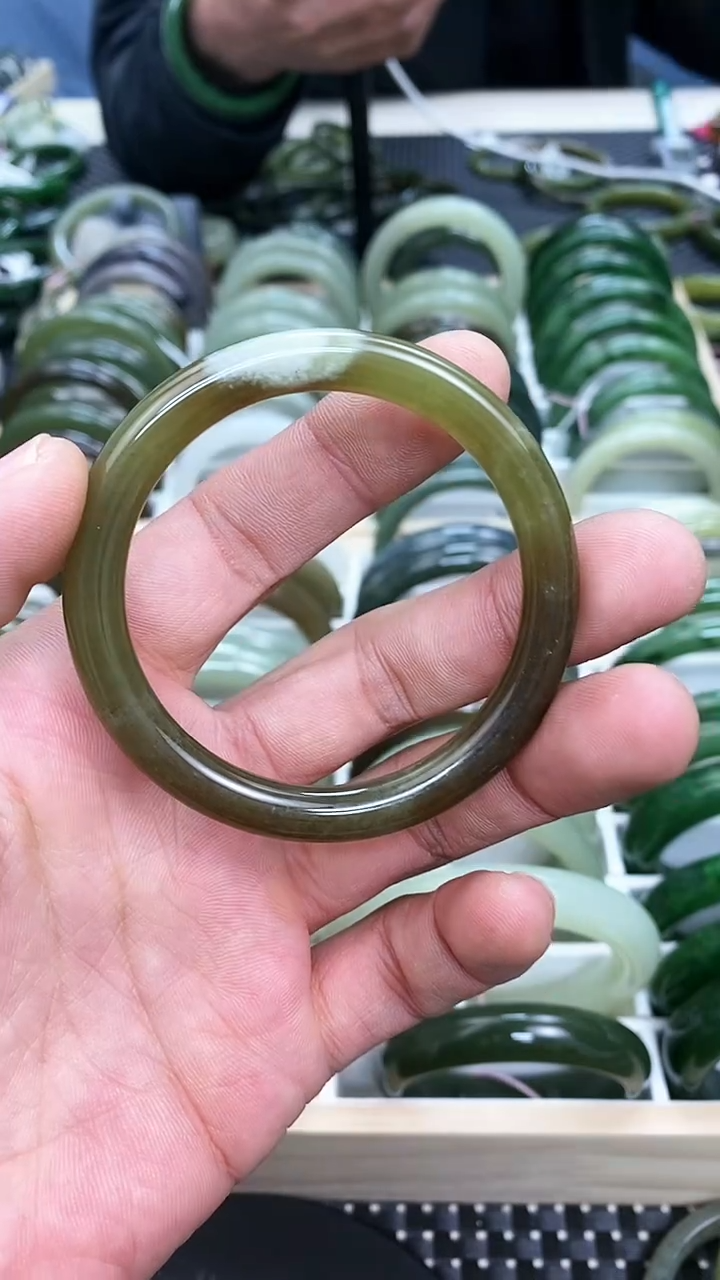 【闪购商品】和田玉手镯未镶嵌51