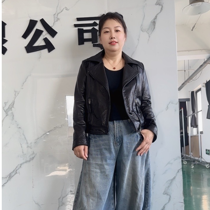 2025新款牛皮油蜡西装翻领上衣机车女皮衣方领短款复古真皮修身