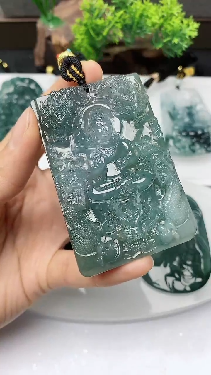 【闪购商品】翡翠颈饰未镶嵌        