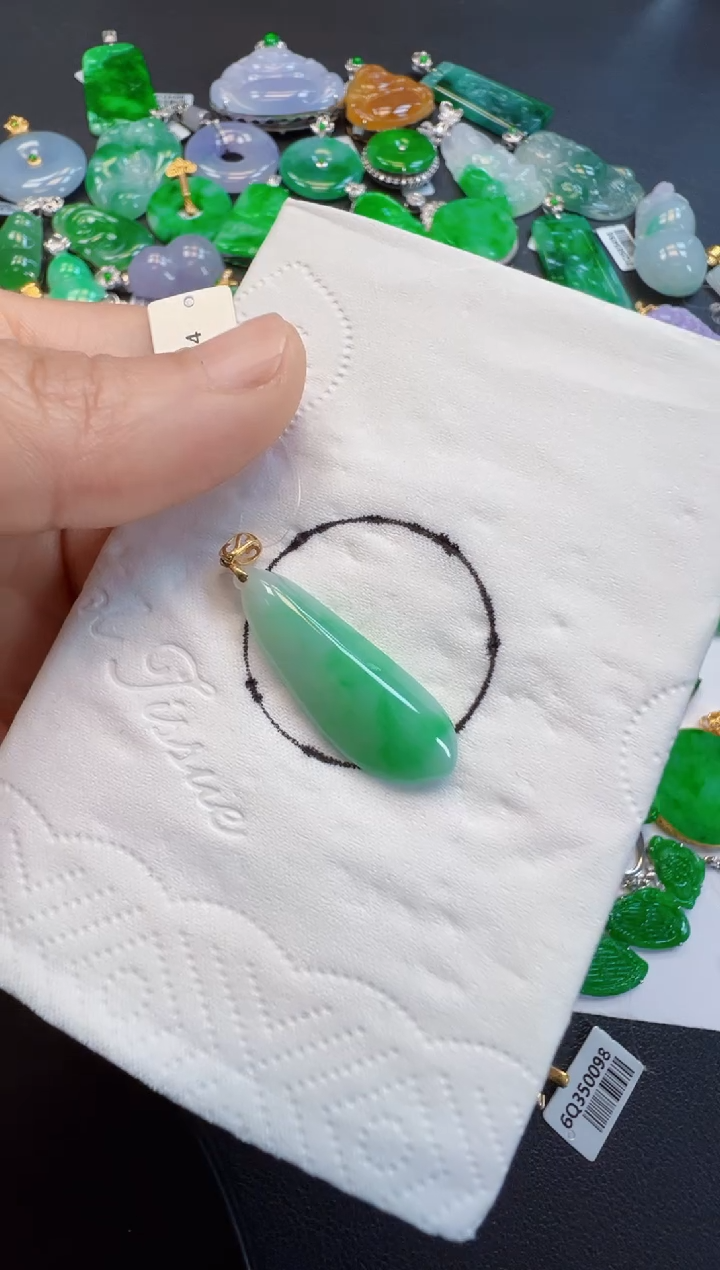 【闪购商品】翡翠吊坠(不含链)18K金镶嵌168元