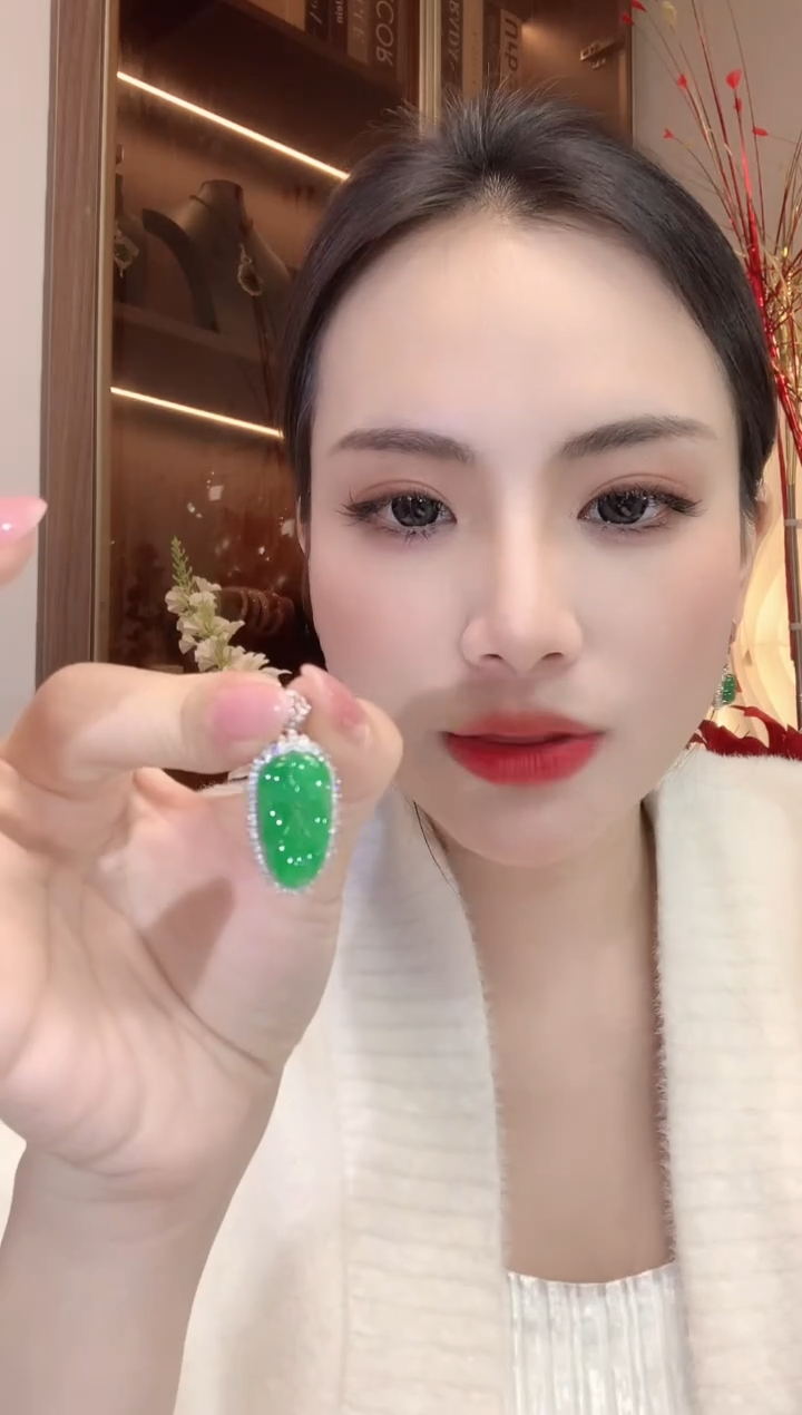 【闪购商品】翡翠吊坠(不含链)18K金镶嵌D22